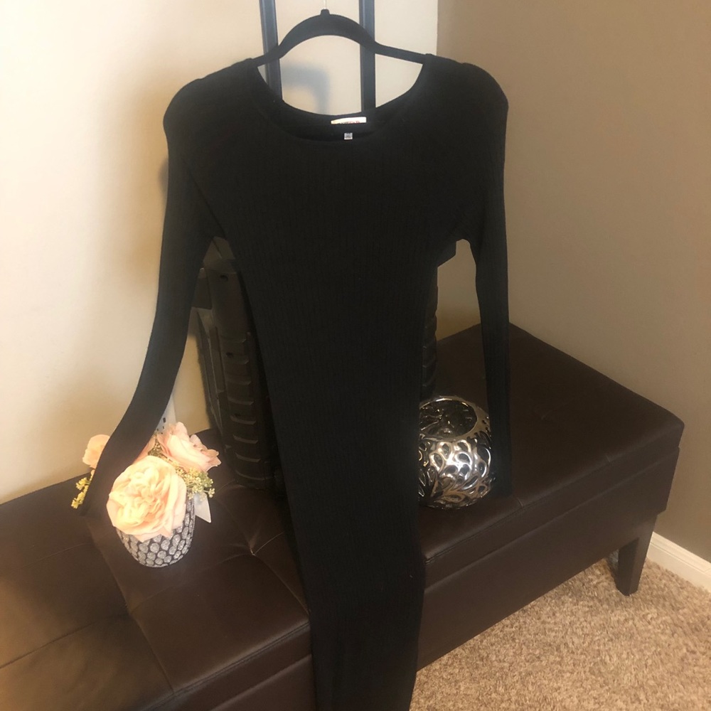 Dresses - Picture 3 of 3
